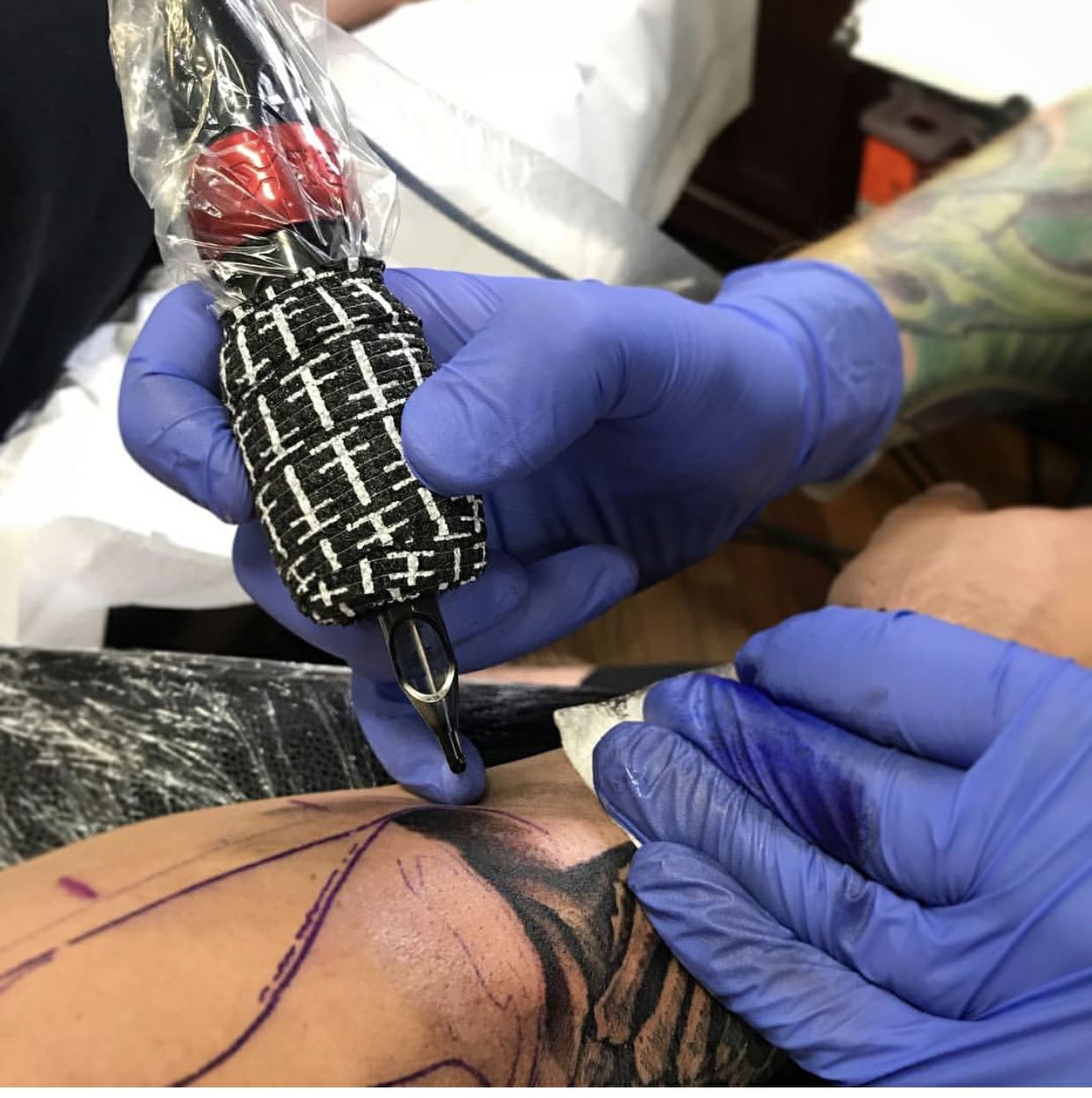 Tatuiruotės pistoleto rankena rašiklio įvyniojama lipni tvarsliava